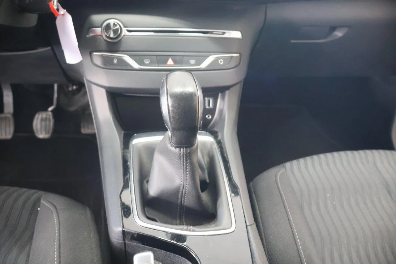 Peugeot 308 - View model 30