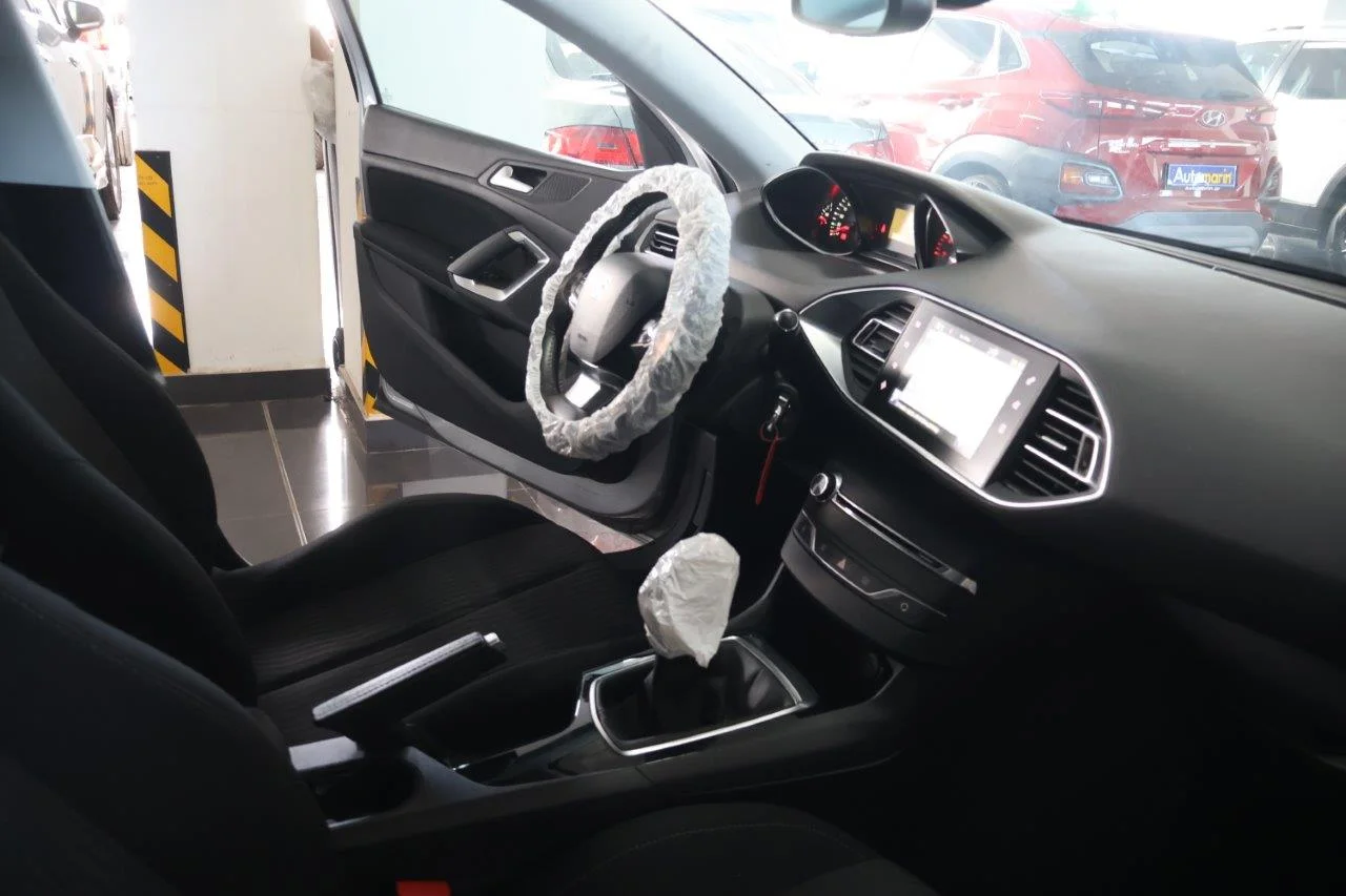 Peugeot 308 - View model 34