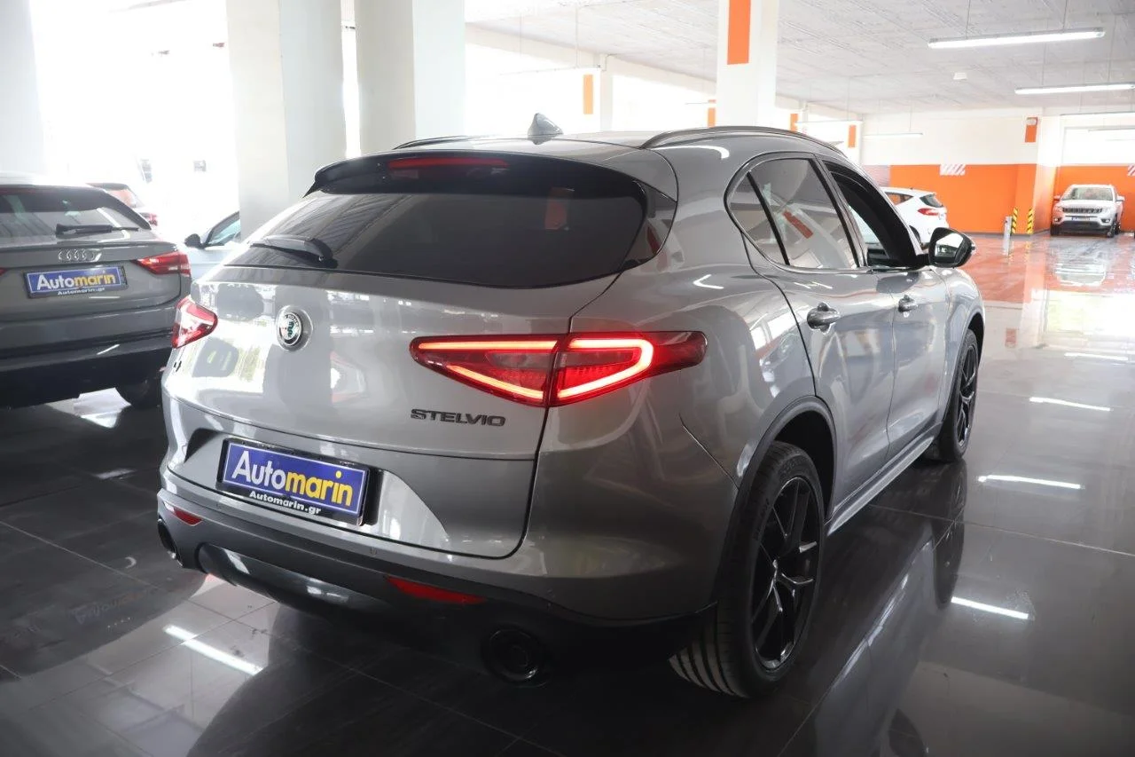 View 5 - Alfa Romeo Stelvio - 2021
