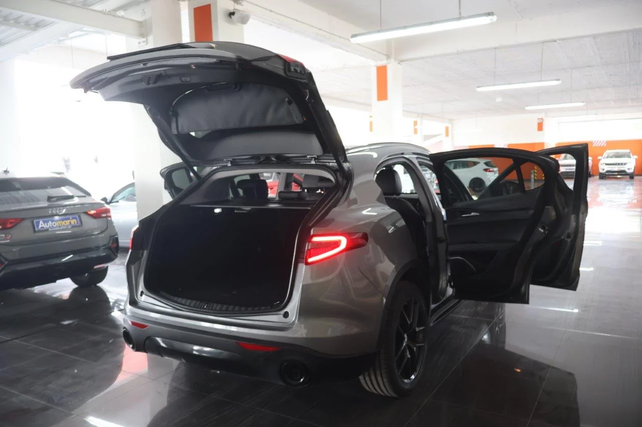 Alfa Romeo Stelvio - View model 7