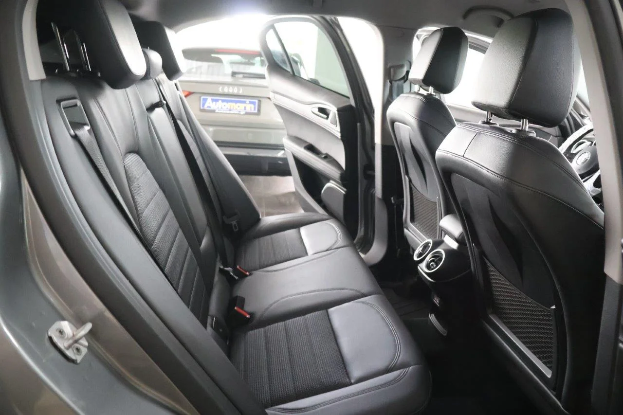 Alfa Romeo Stelvio - View model 29