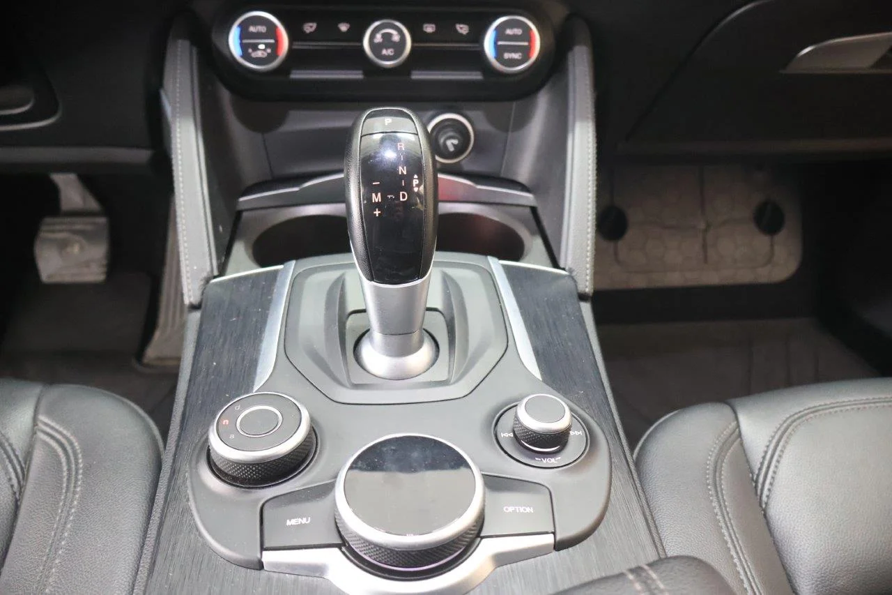 Alfa Romeo Stelvio - View model 35