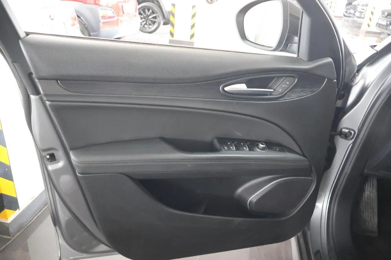 Alfa Romeo Stelvio - View model 36
