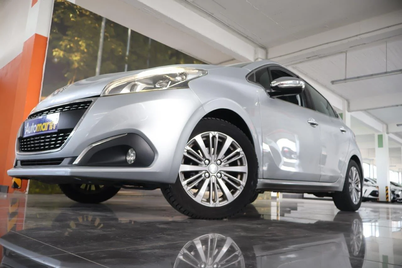 View 2 - Peugeot 208 - 2016