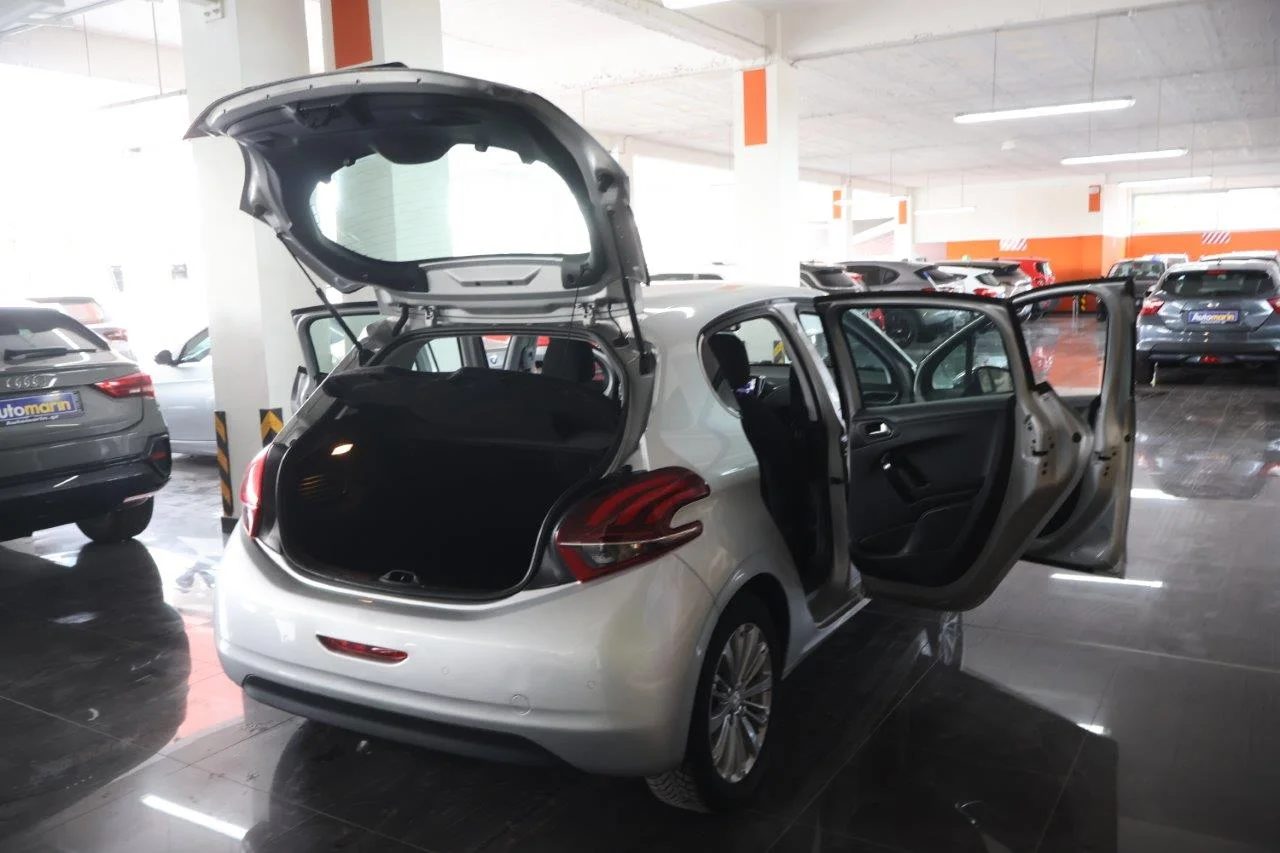 Peugeot 208 - View model 7
