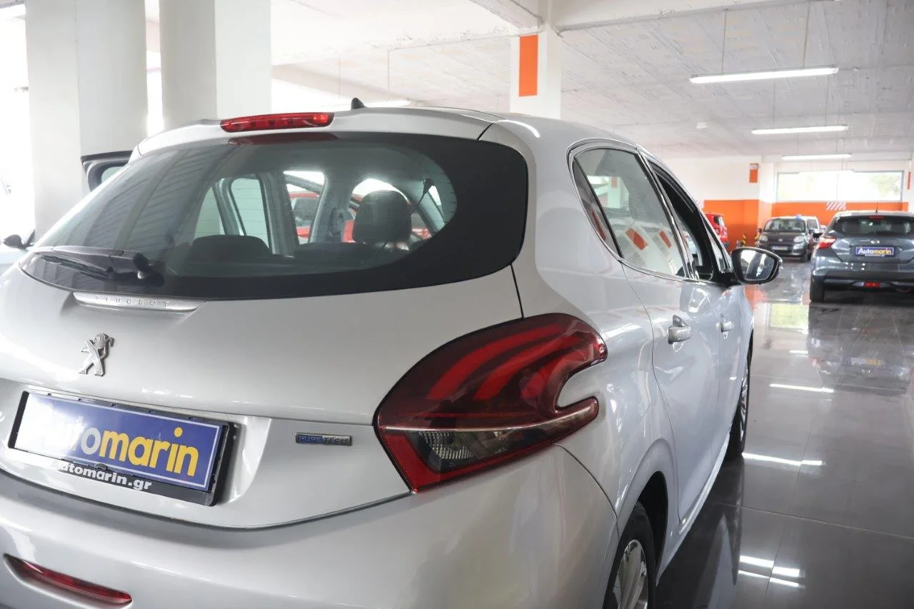 Peugeot 208 - View model 11