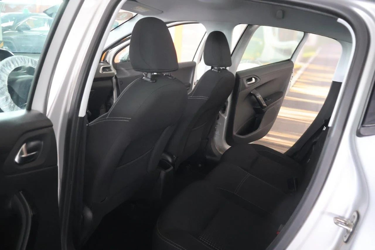 Peugeot 208 - View model 24
