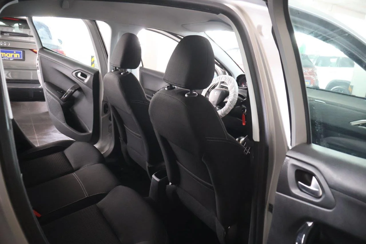 Peugeot 208 - View model 25