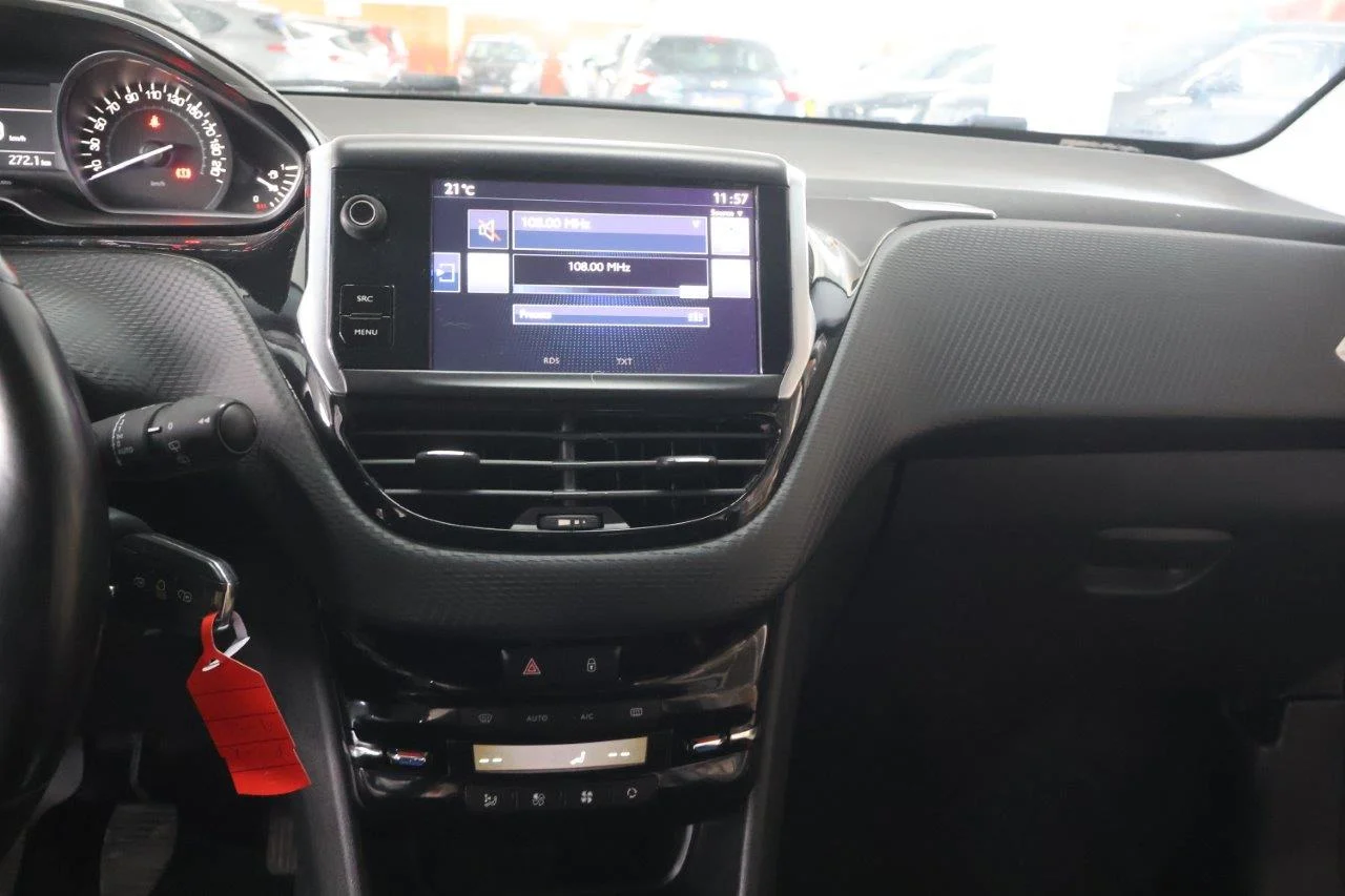 Peugeot 208 - View model 27