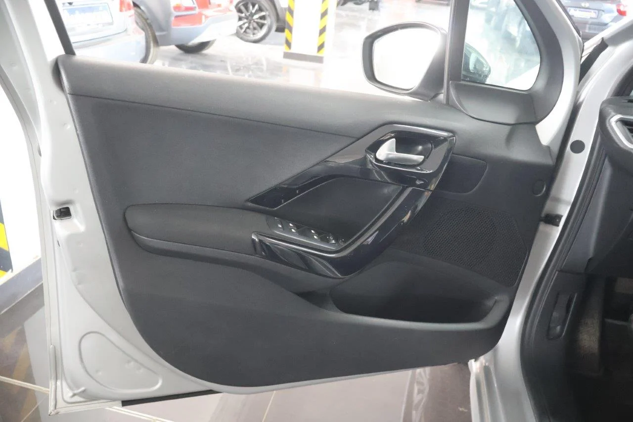 Peugeot 208 - View model 30