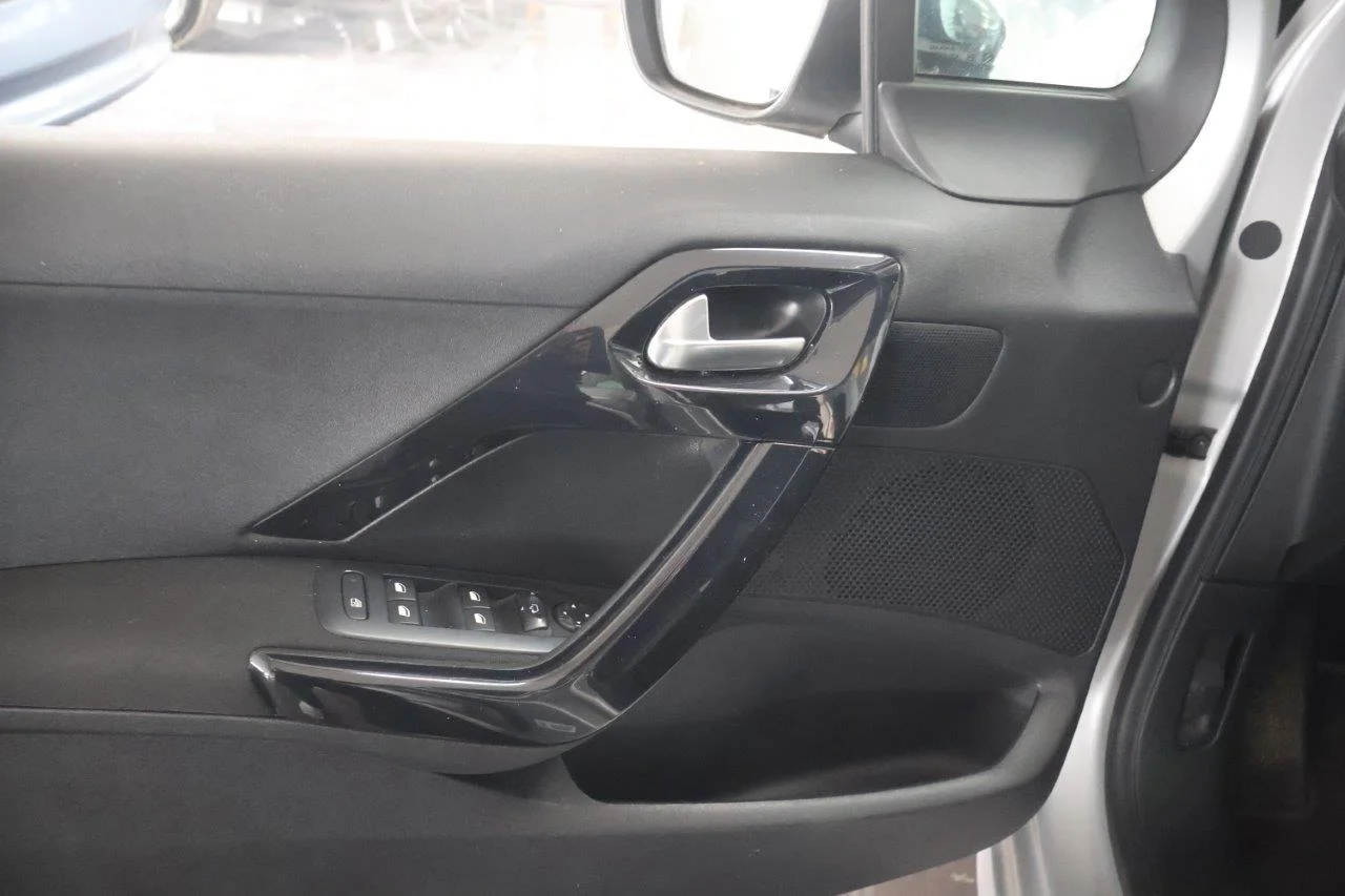Peugeot 208 - View model 31