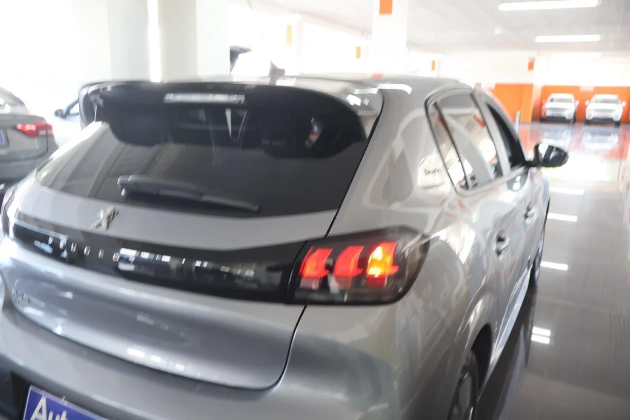 Peugeot 208 - View model 11