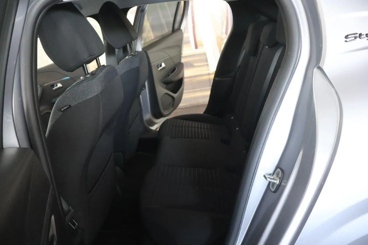Peugeot 208 - View model 24