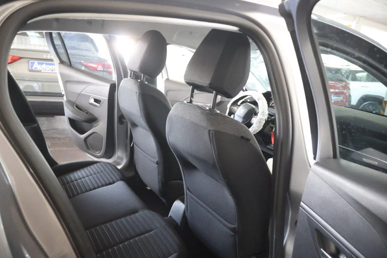 Peugeot 208 - View model 27