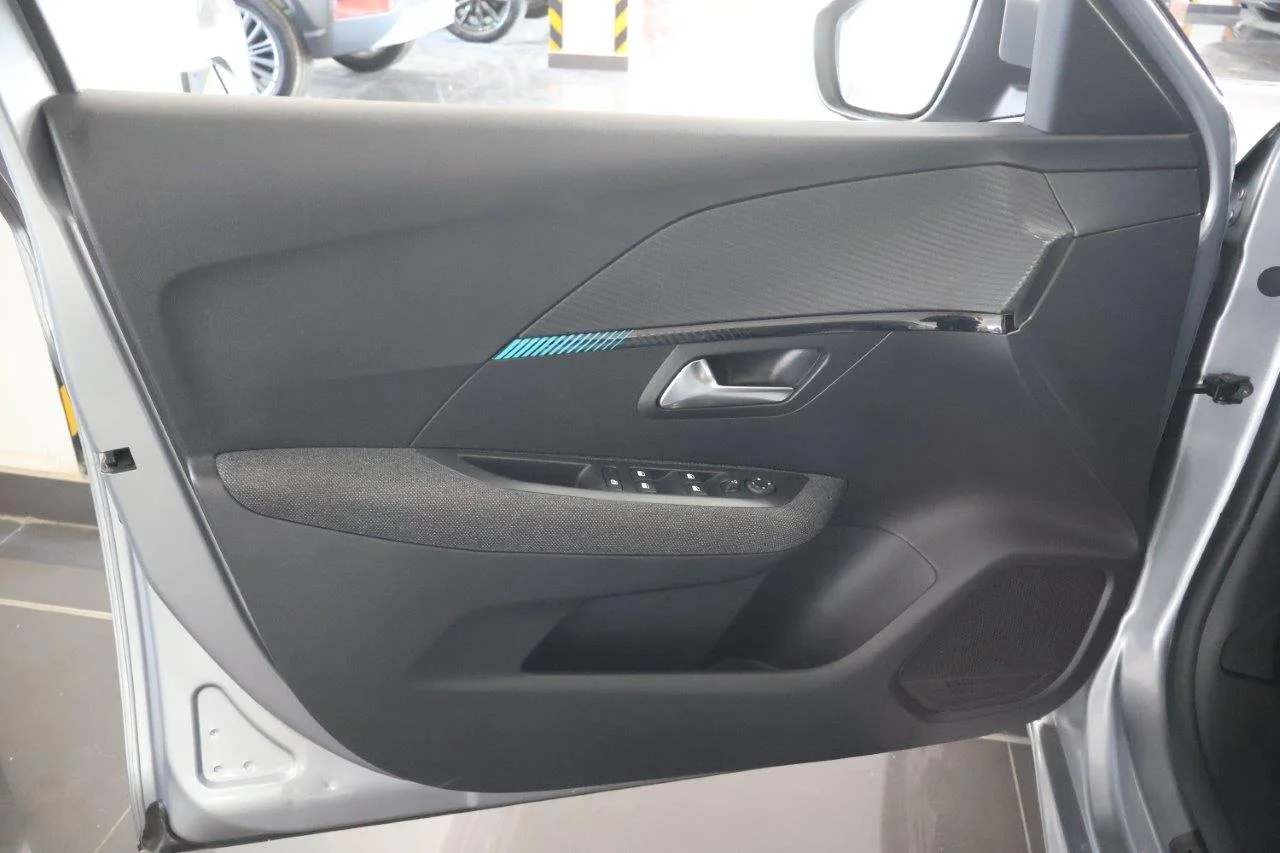 Peugeot 208 - View model 32