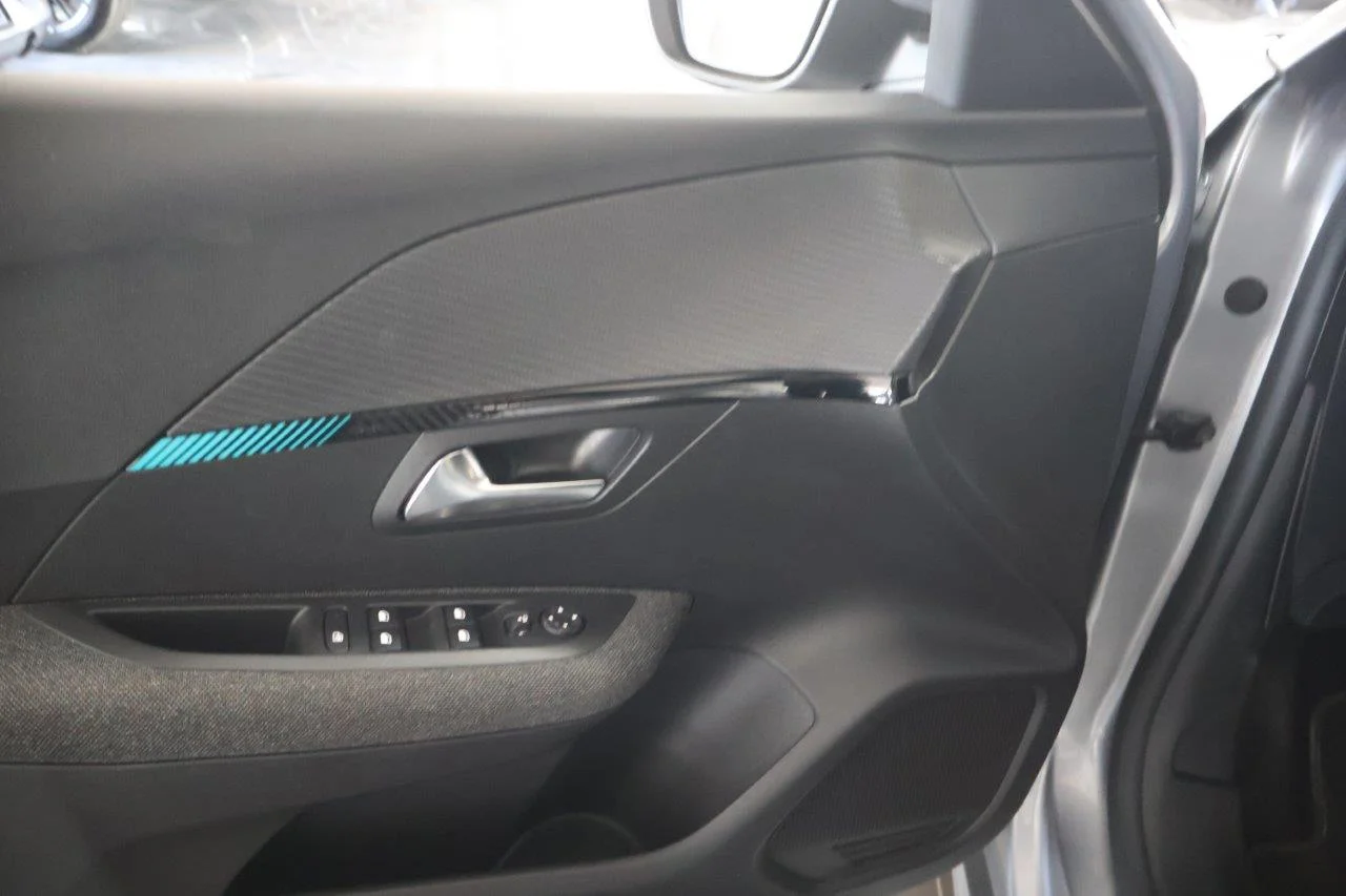 Peugeot 208 - View model 33