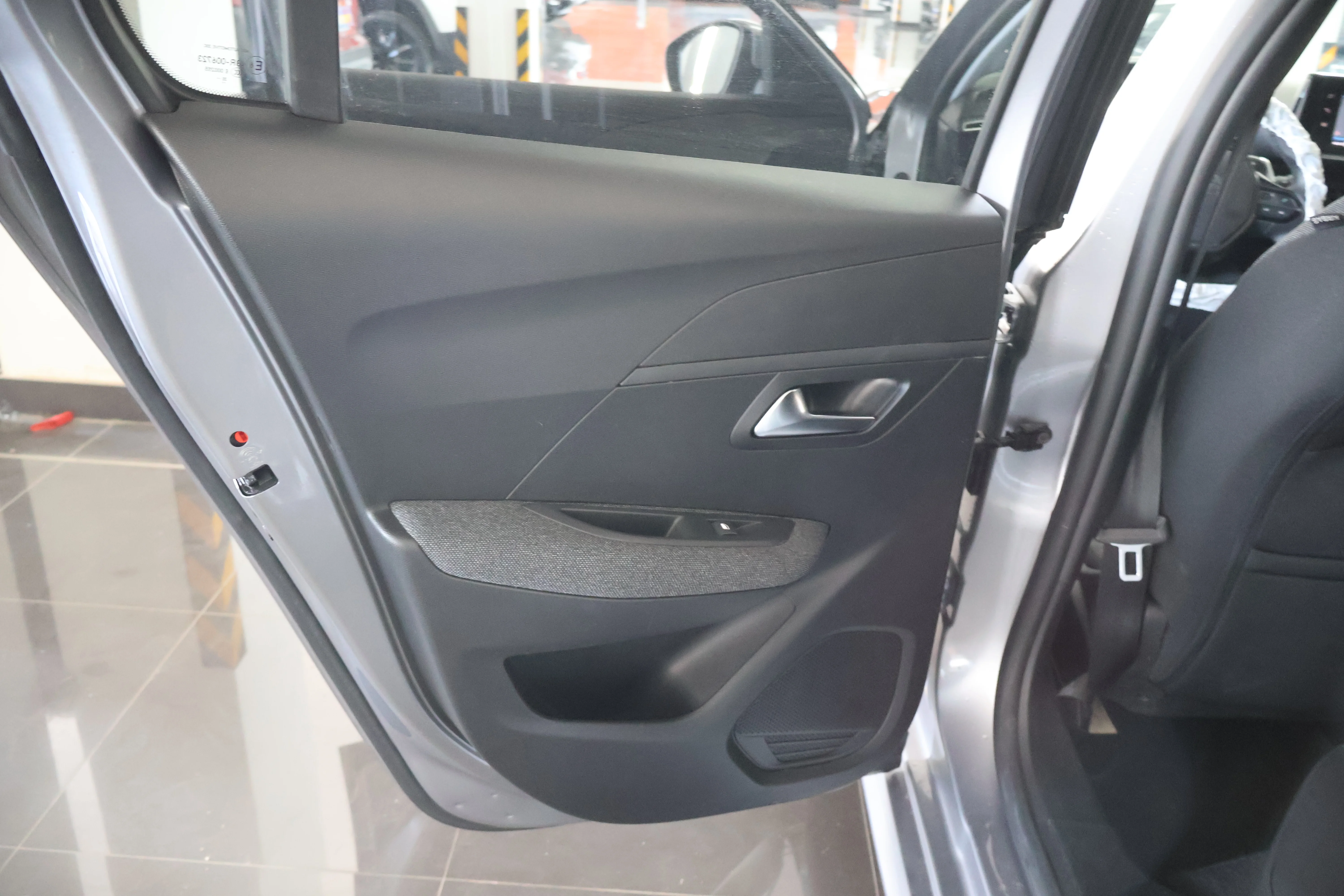 Peugeot 208 - View model 34