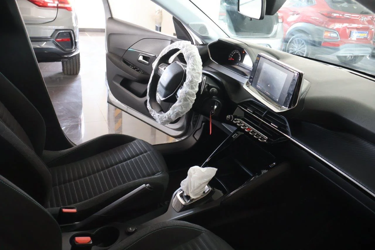 Peugeot 208 - View model 35