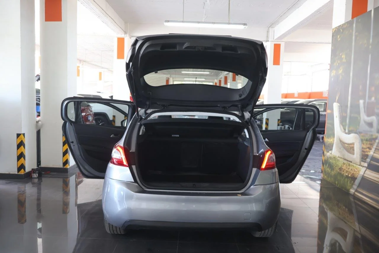 Peugeot 308 - View model 8