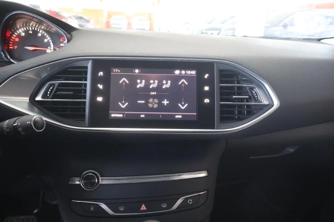 Peugeot 308 - View model 25