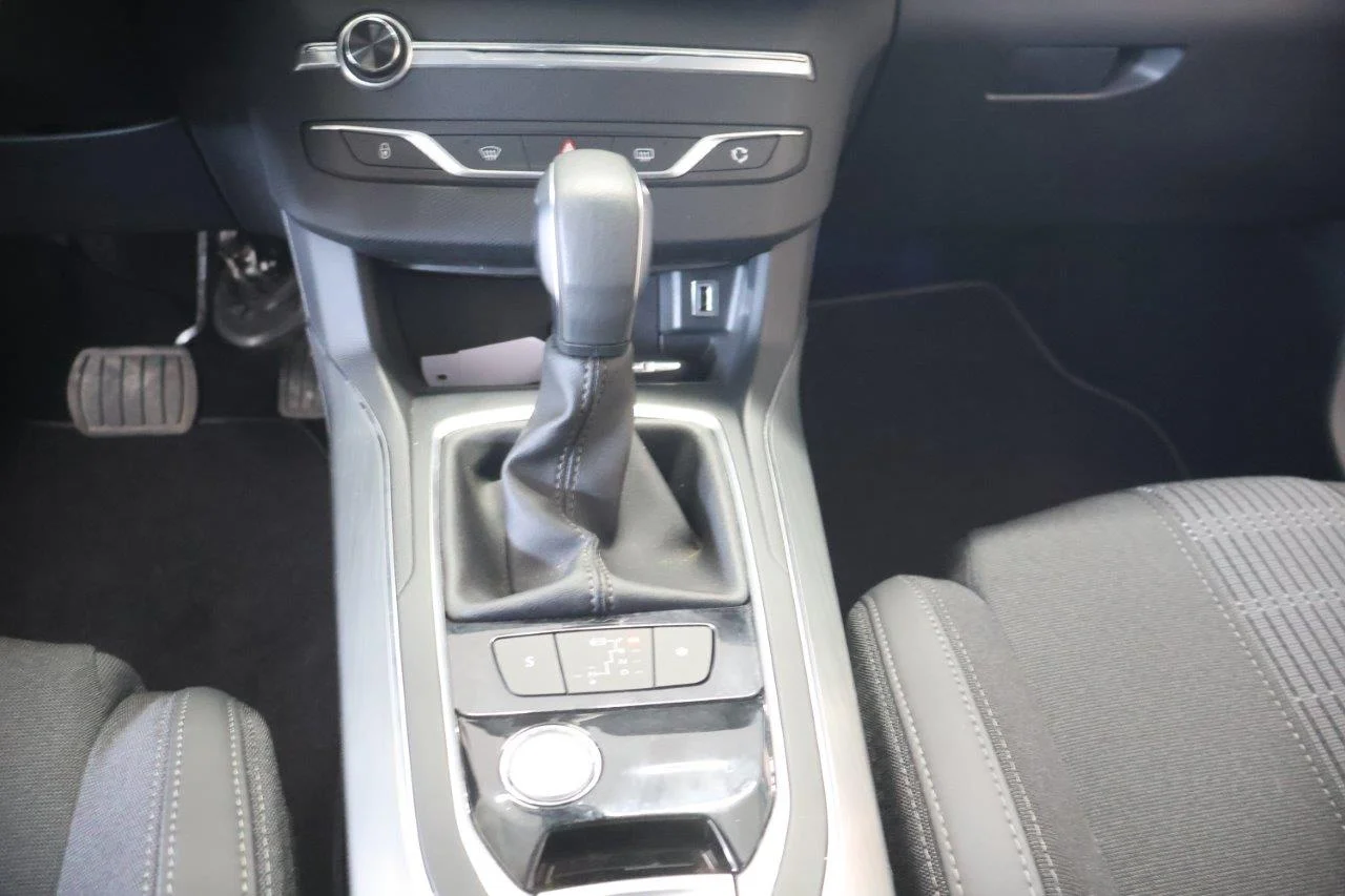 Peugeot 308 - View model 31