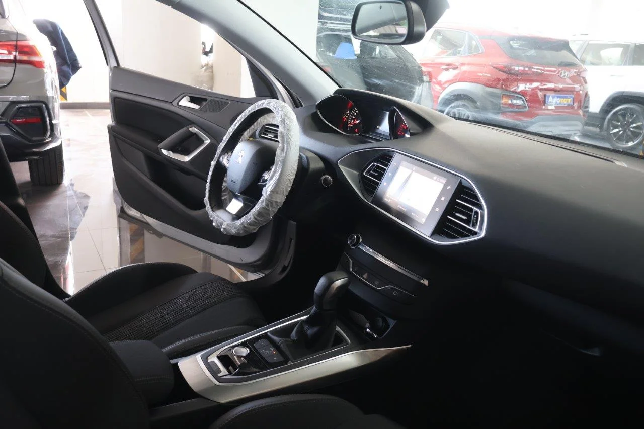 Peugeot 308 - View model 35
