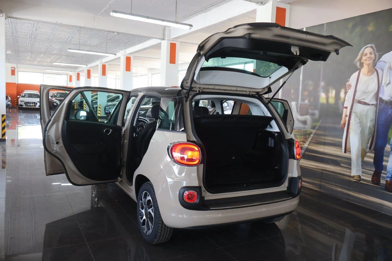 Fiat 500L - View model 9