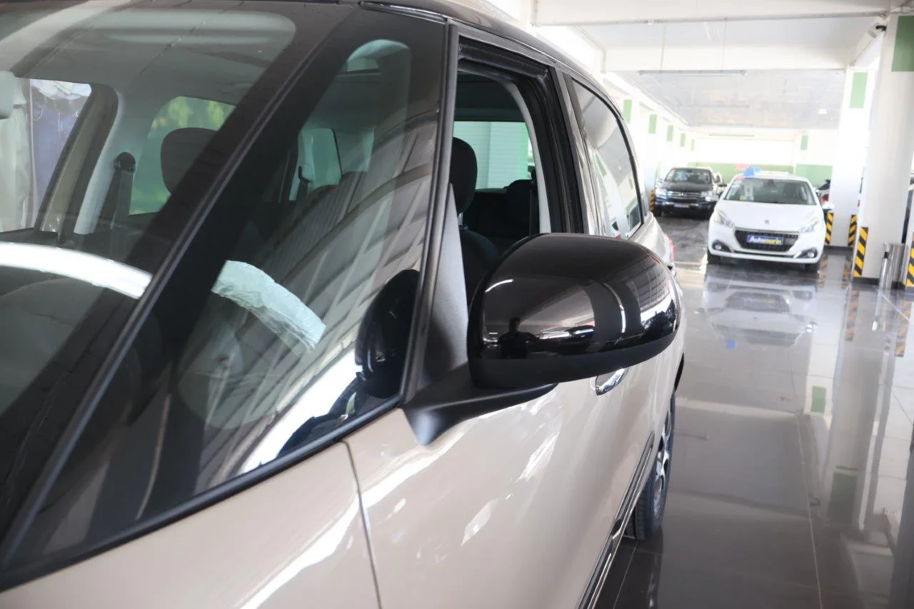 Fiat 500L - View model 14