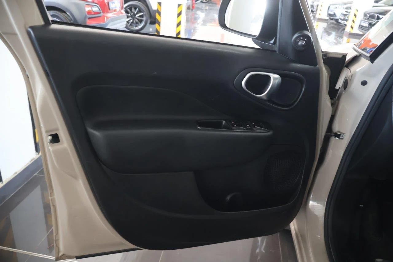 Fiat 500L - View model 34