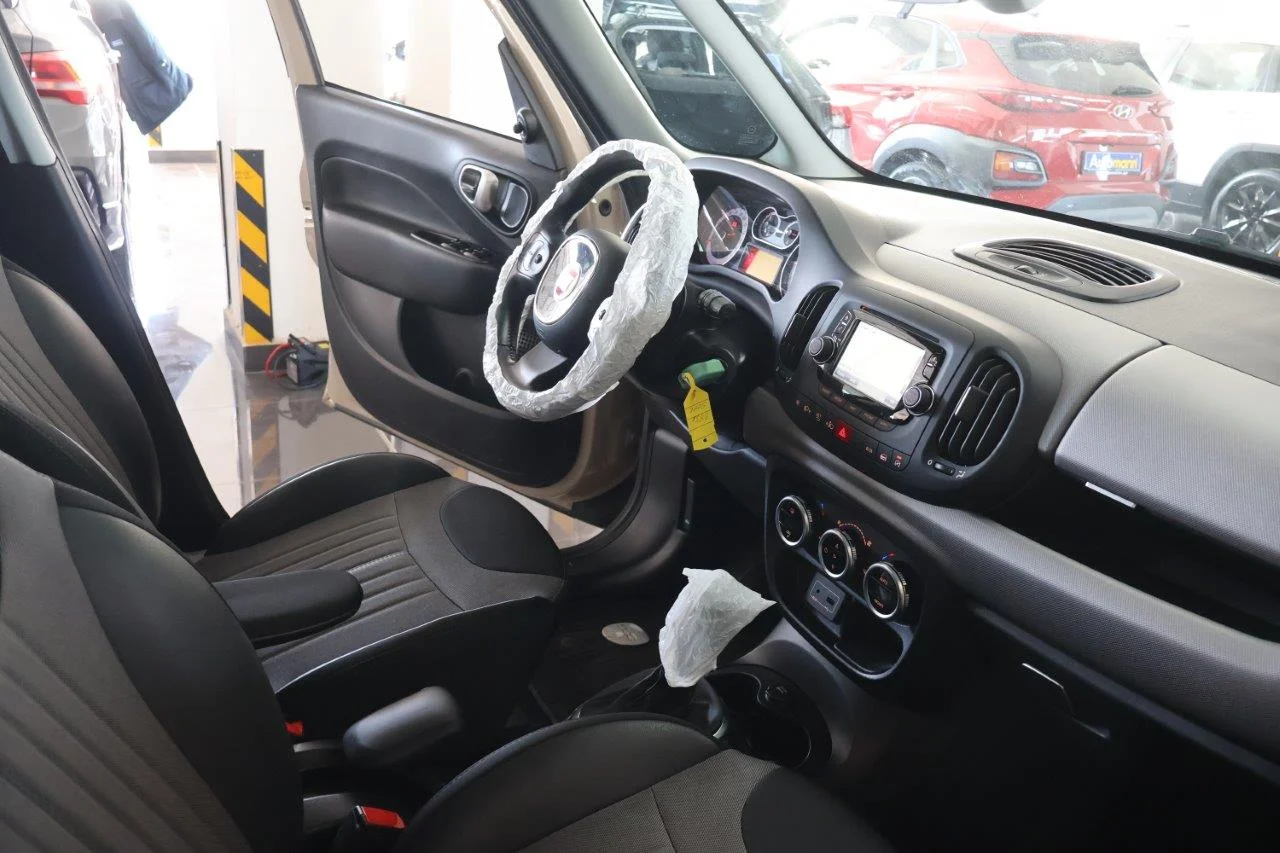 Fiat 500L - View model 37