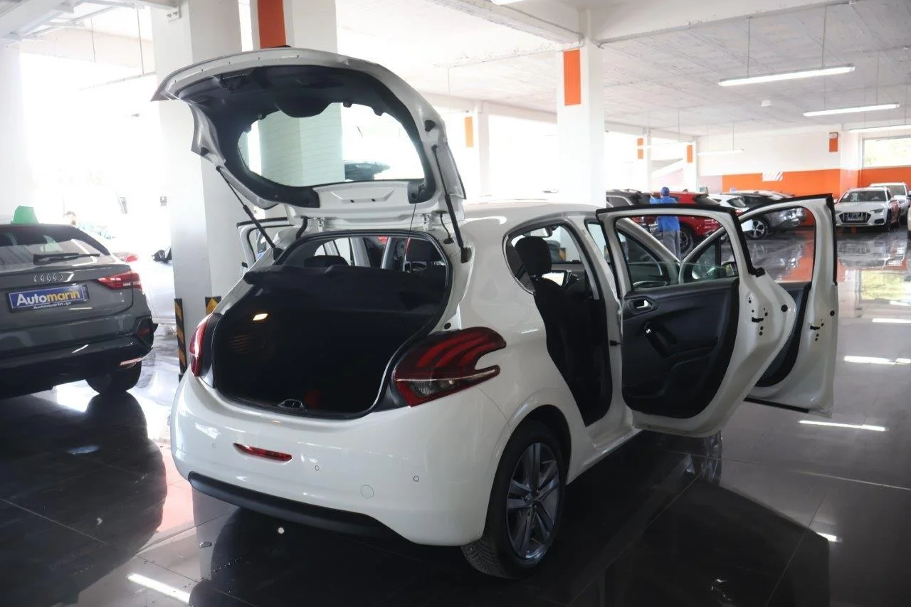 Peugeot 208 - View model 7