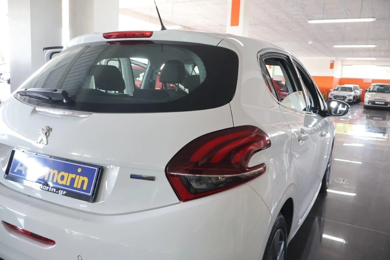 Peugeot 208 - View model 11