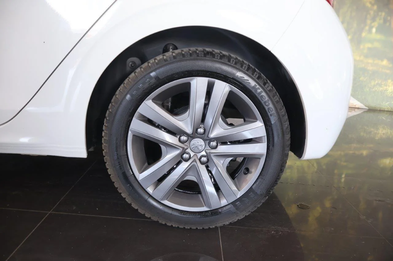 Peugeot 208 - View model 13