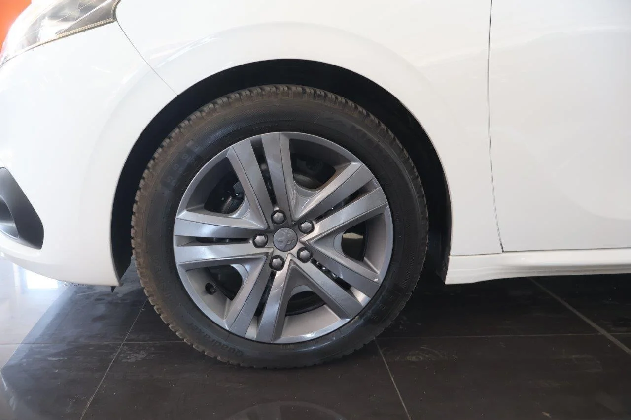 Peugeot 208 - View model 14