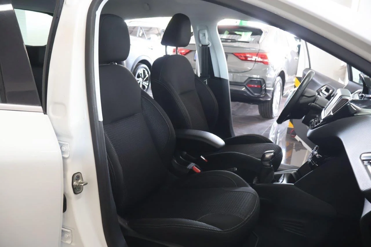 Peugeot 208 - View model 24
