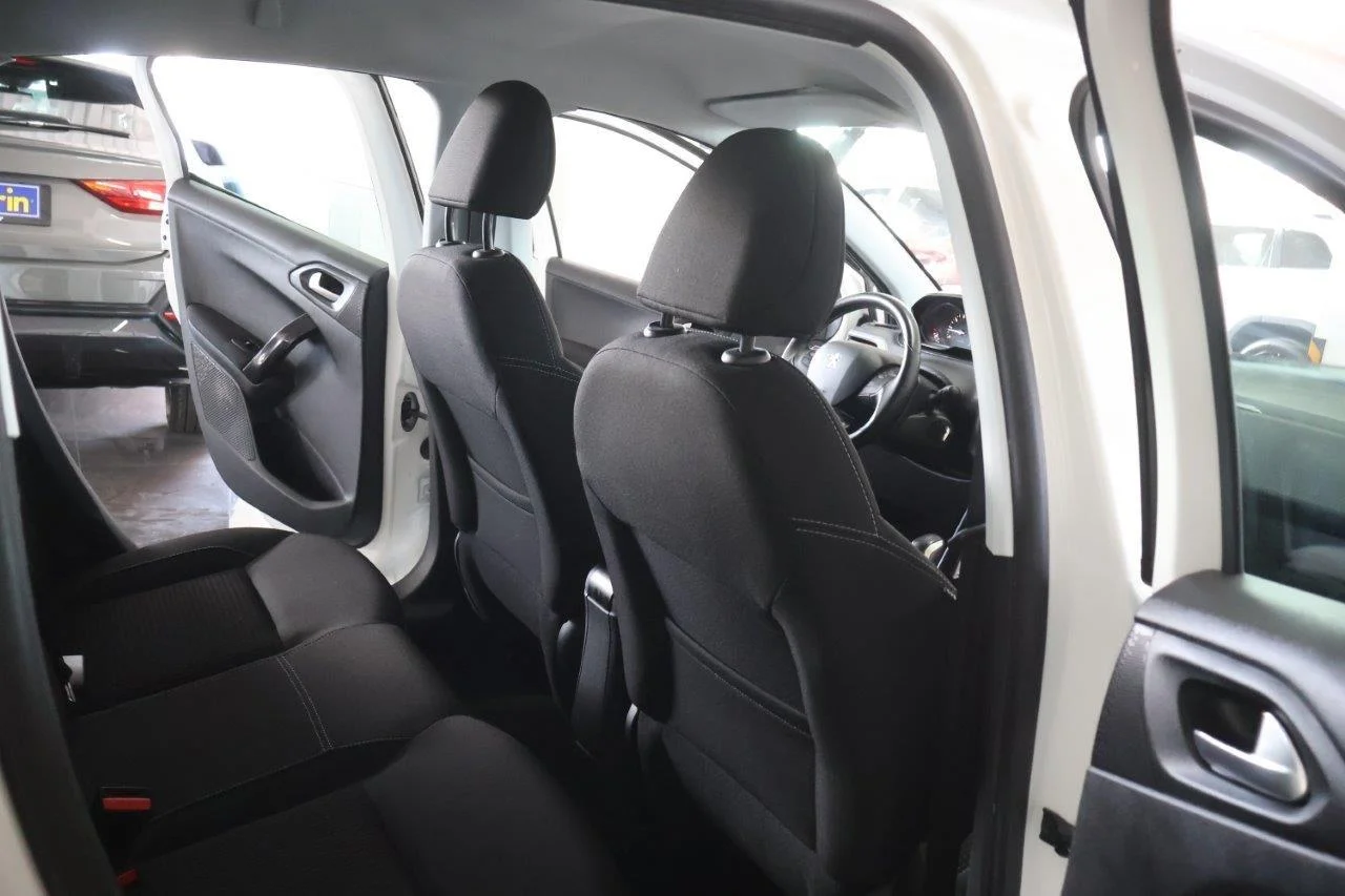 Peugeot 208 - View model 26