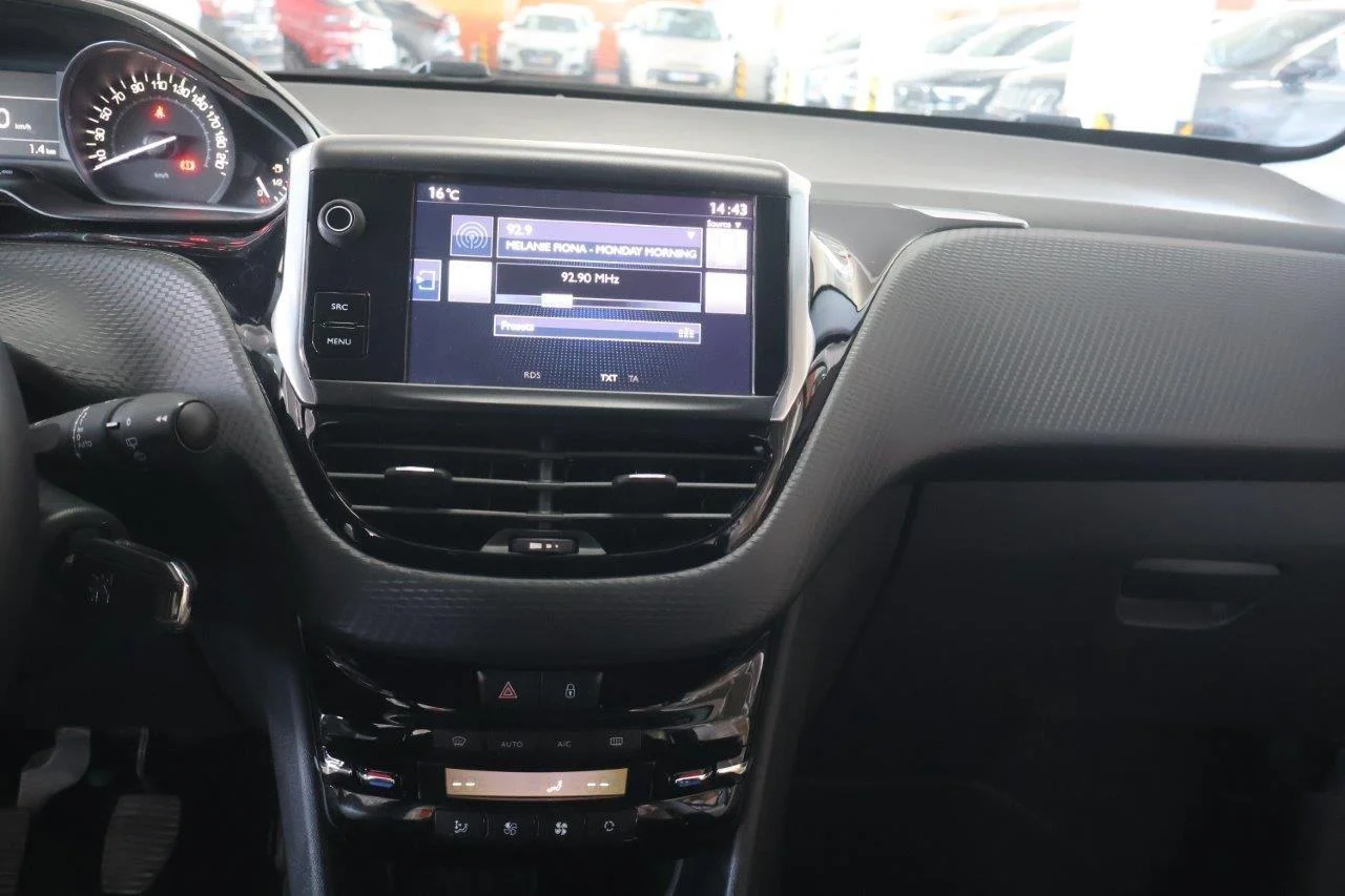 Peugeot 208 - View model 28