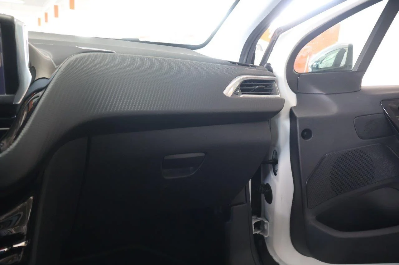Peugeot 208 - View model 30
