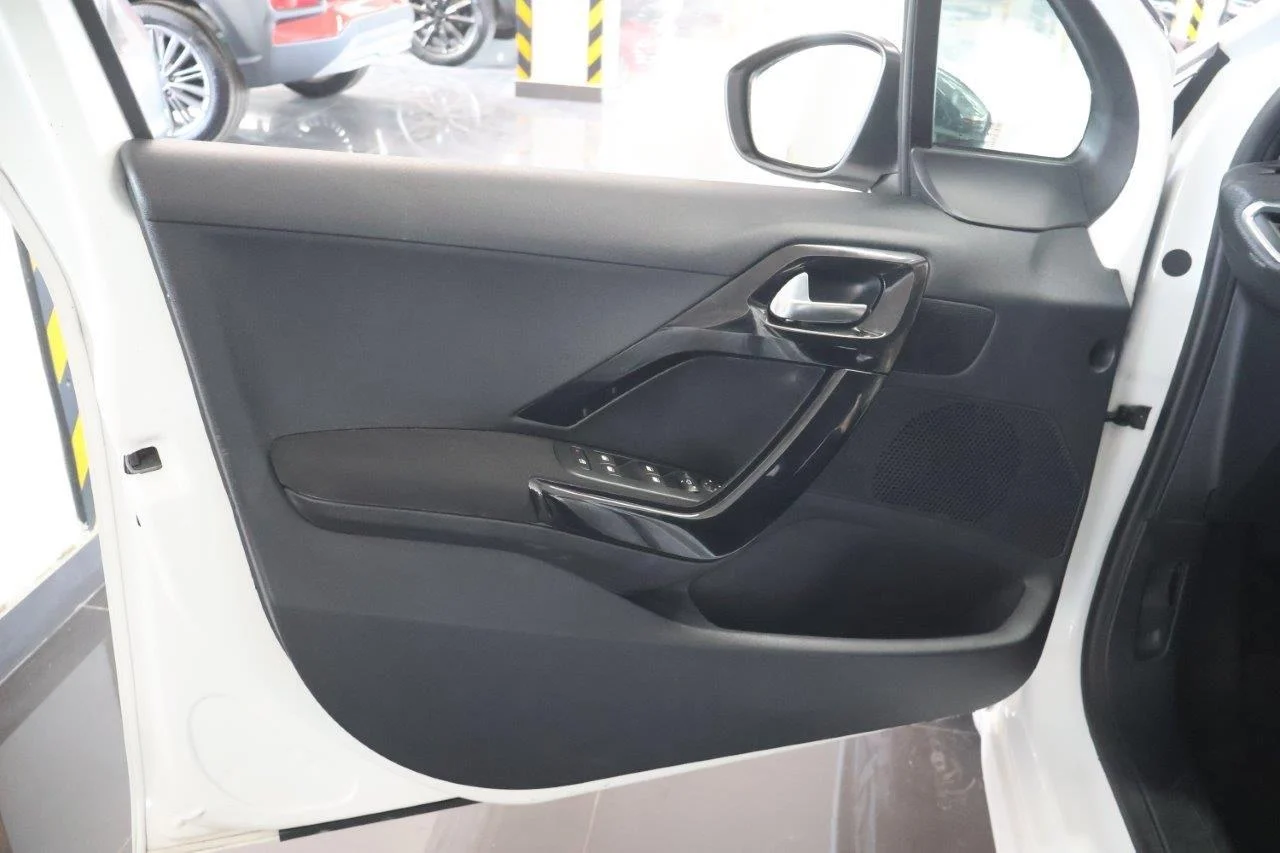 Peugeot 208 - View model 32