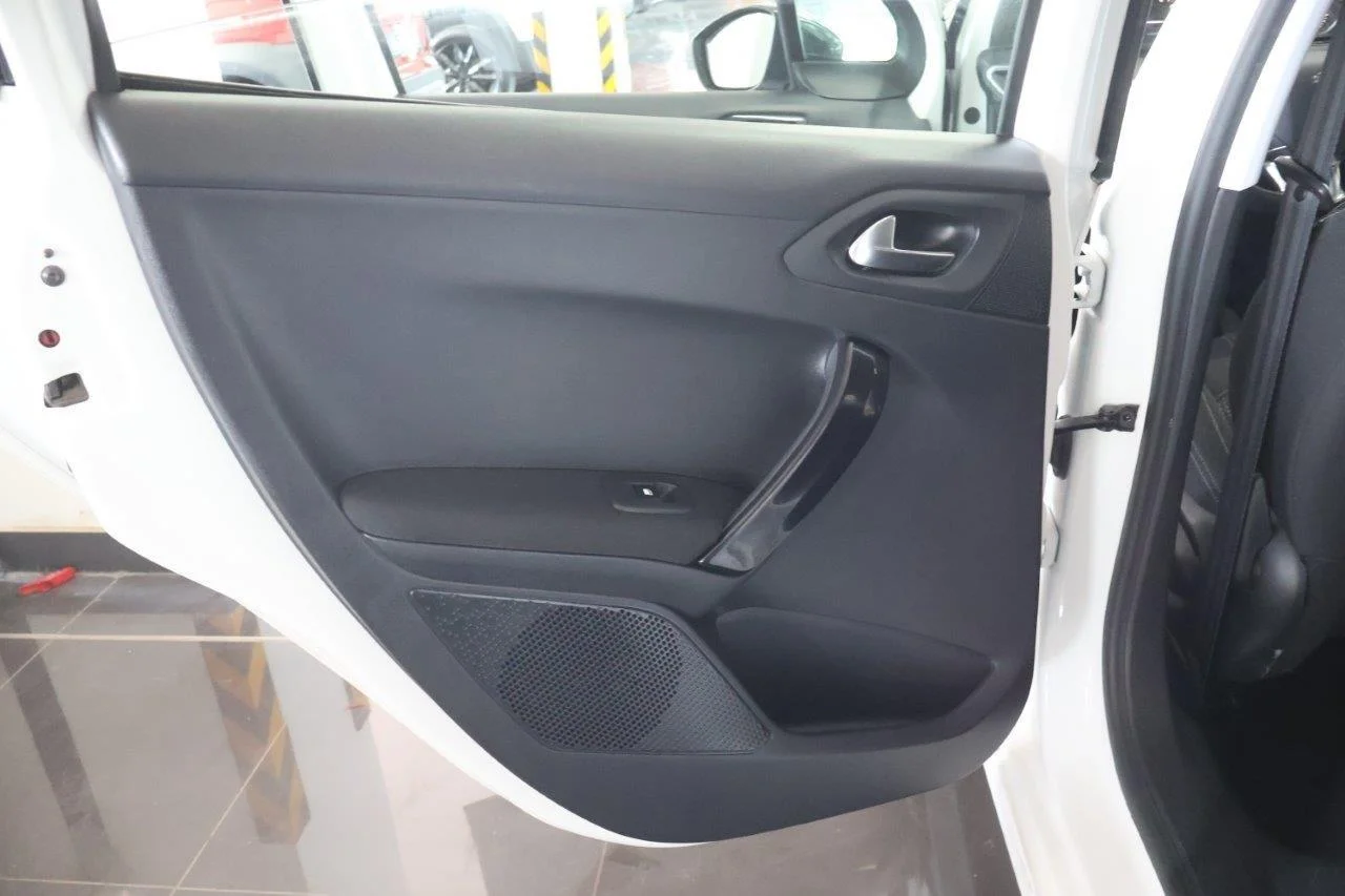 Peugeot 208 - View model 34