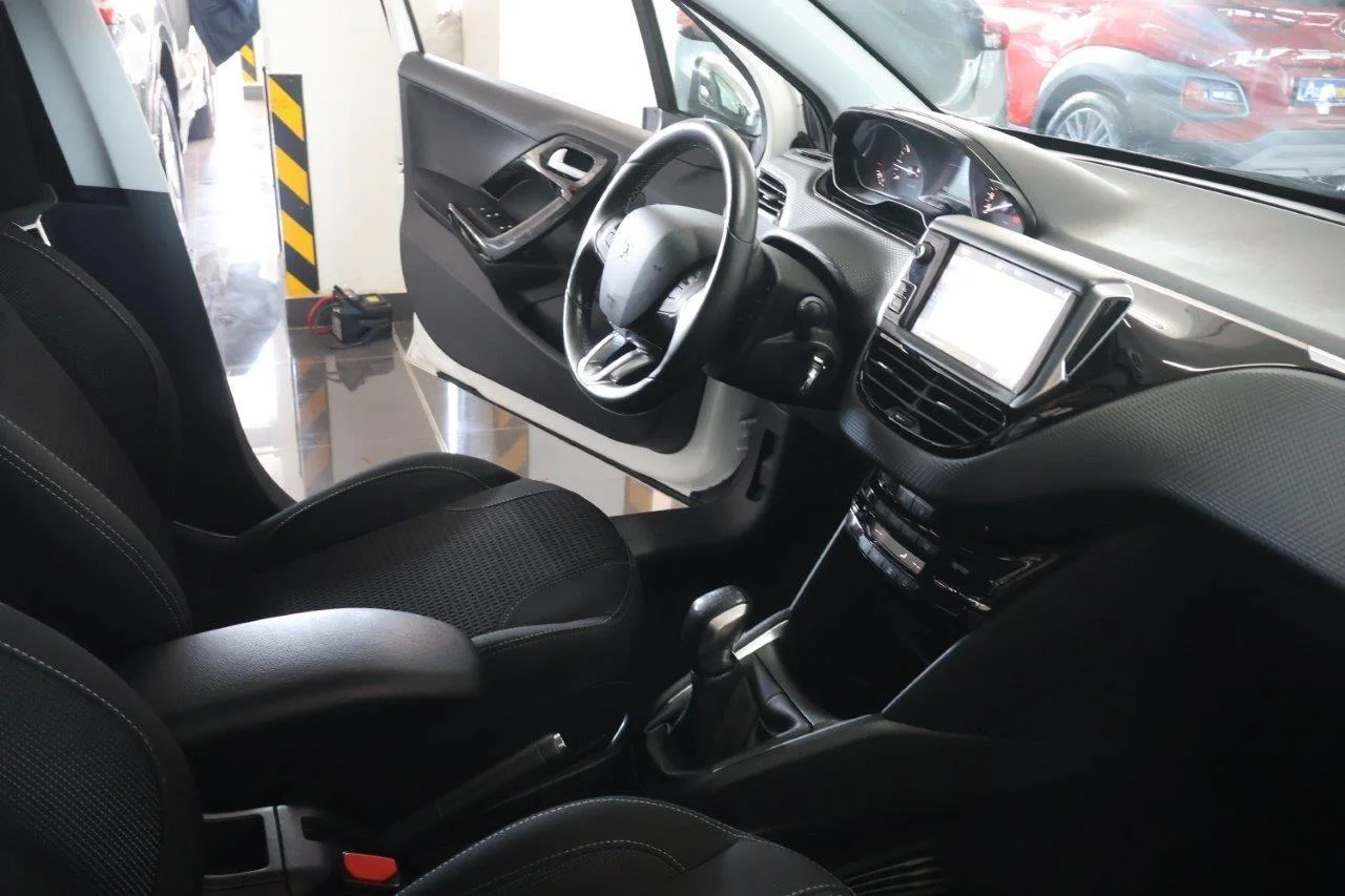 Peugeot 208 - View model 35