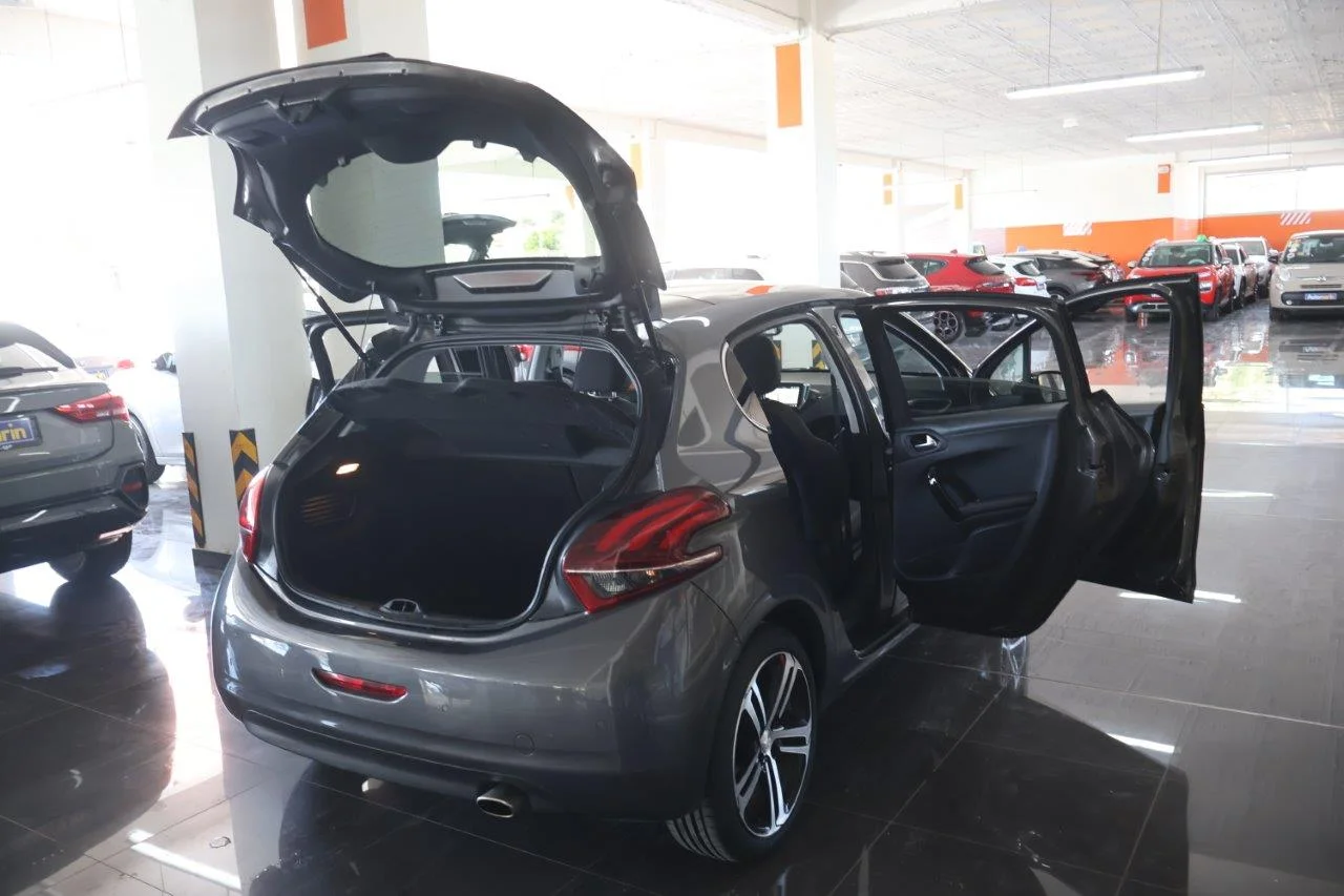 Peugeot 208 - View model 7