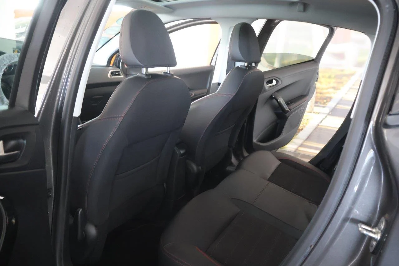 Peugeot 208 - View model 24