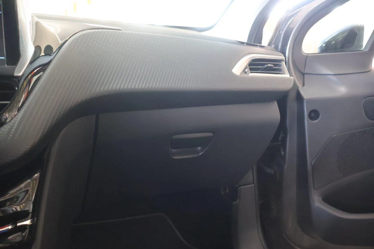 Peugeot 208 - View model 32