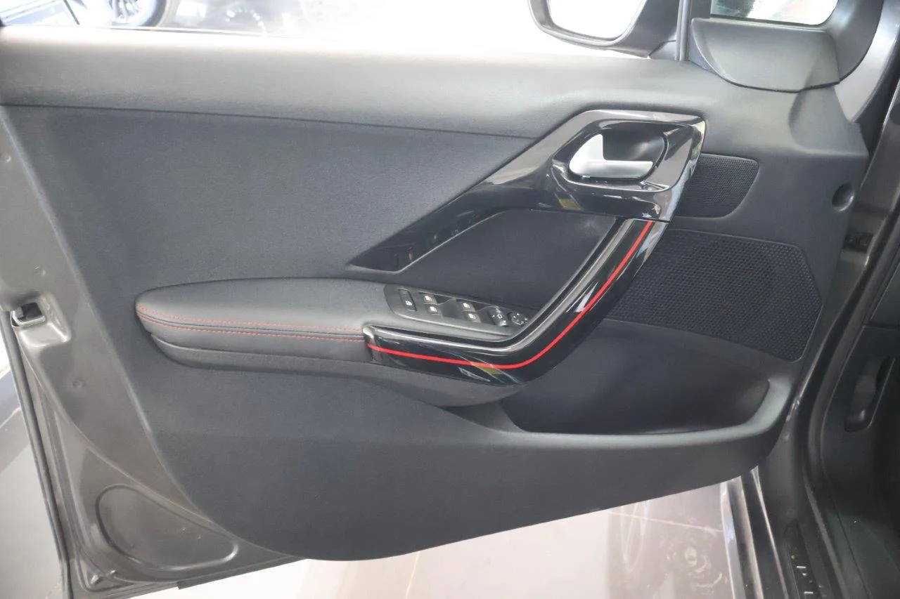 Peugeot 208 - View model 35