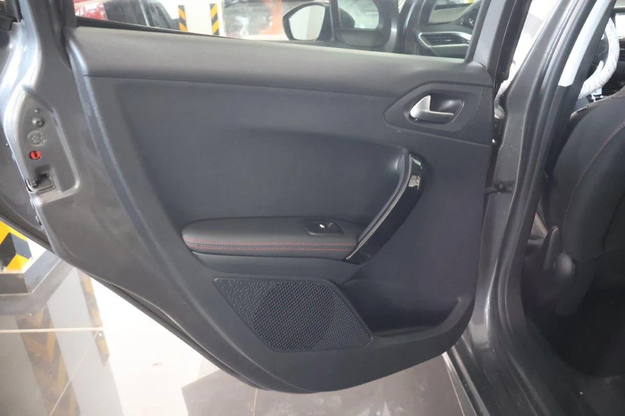 Peugeot 208 - View model 37