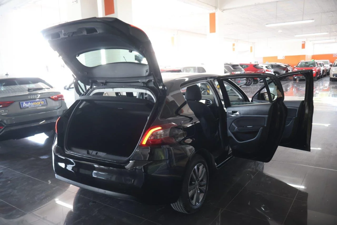 Peugeot 308 - View model 7