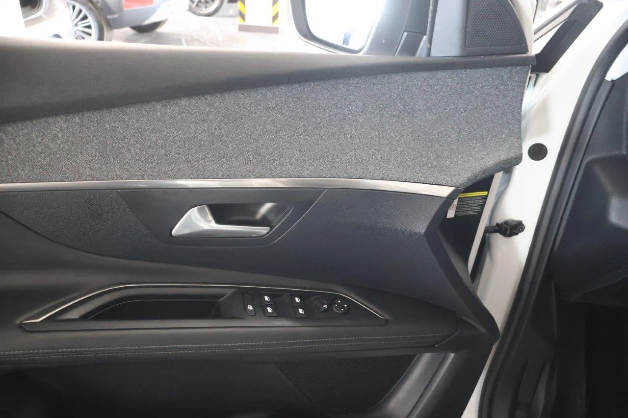 Peugeot 3008 - View model 35
