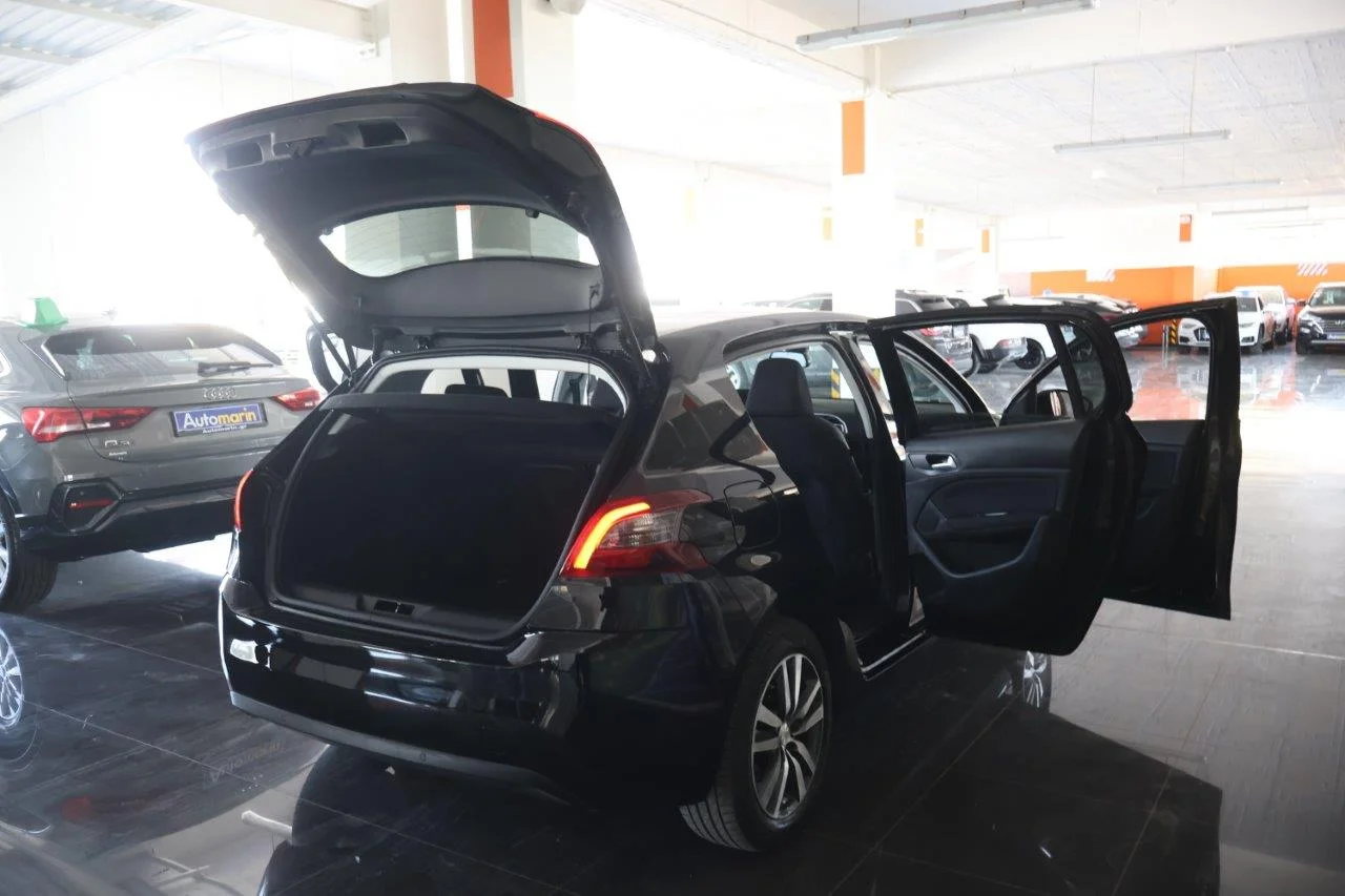 Peugeot 308 - View model 7