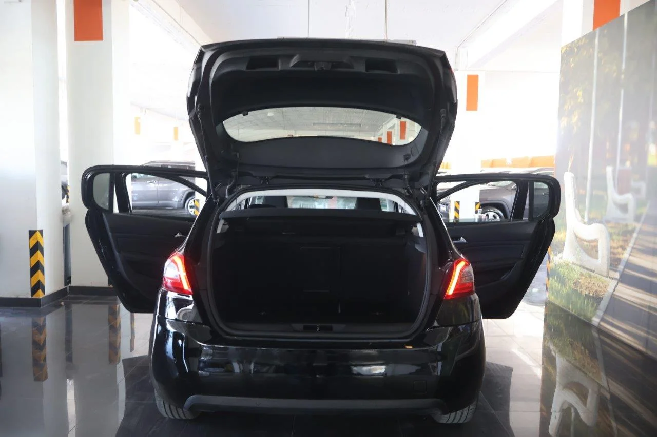 Peugeot 308 - View model 8